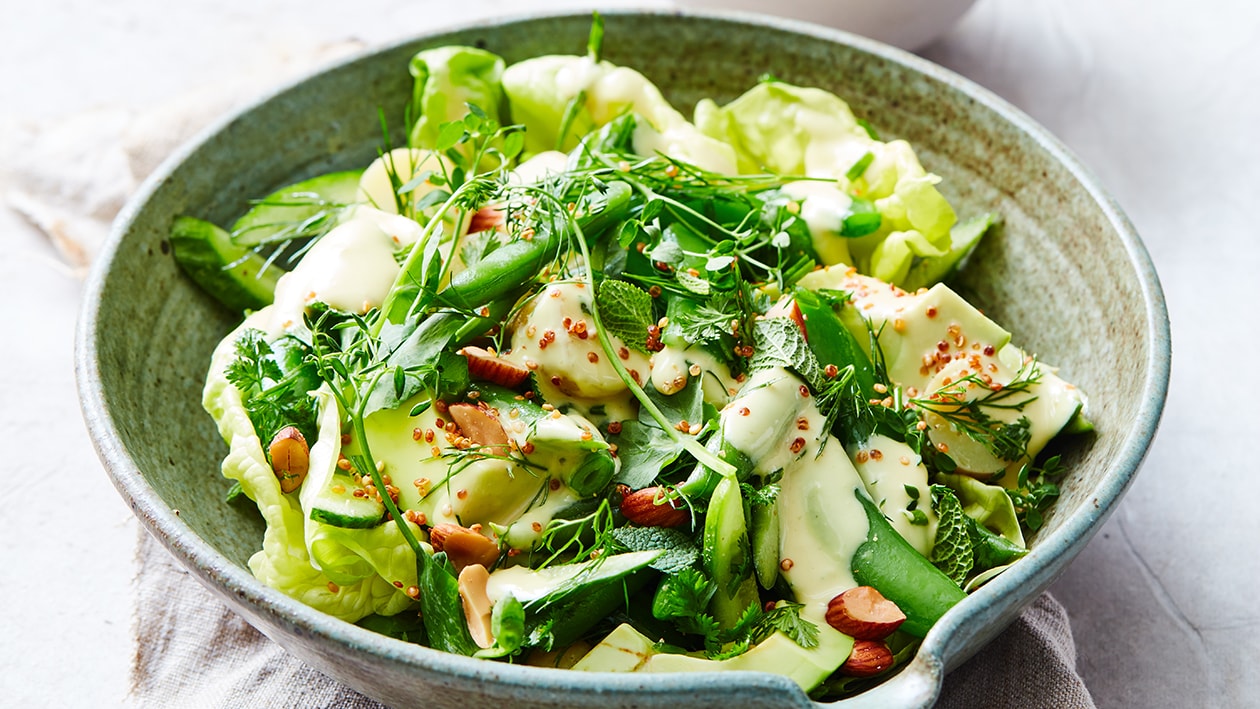 Groene Salade Met Boontjes, Kruiden En Gerookte Amandelen Recept